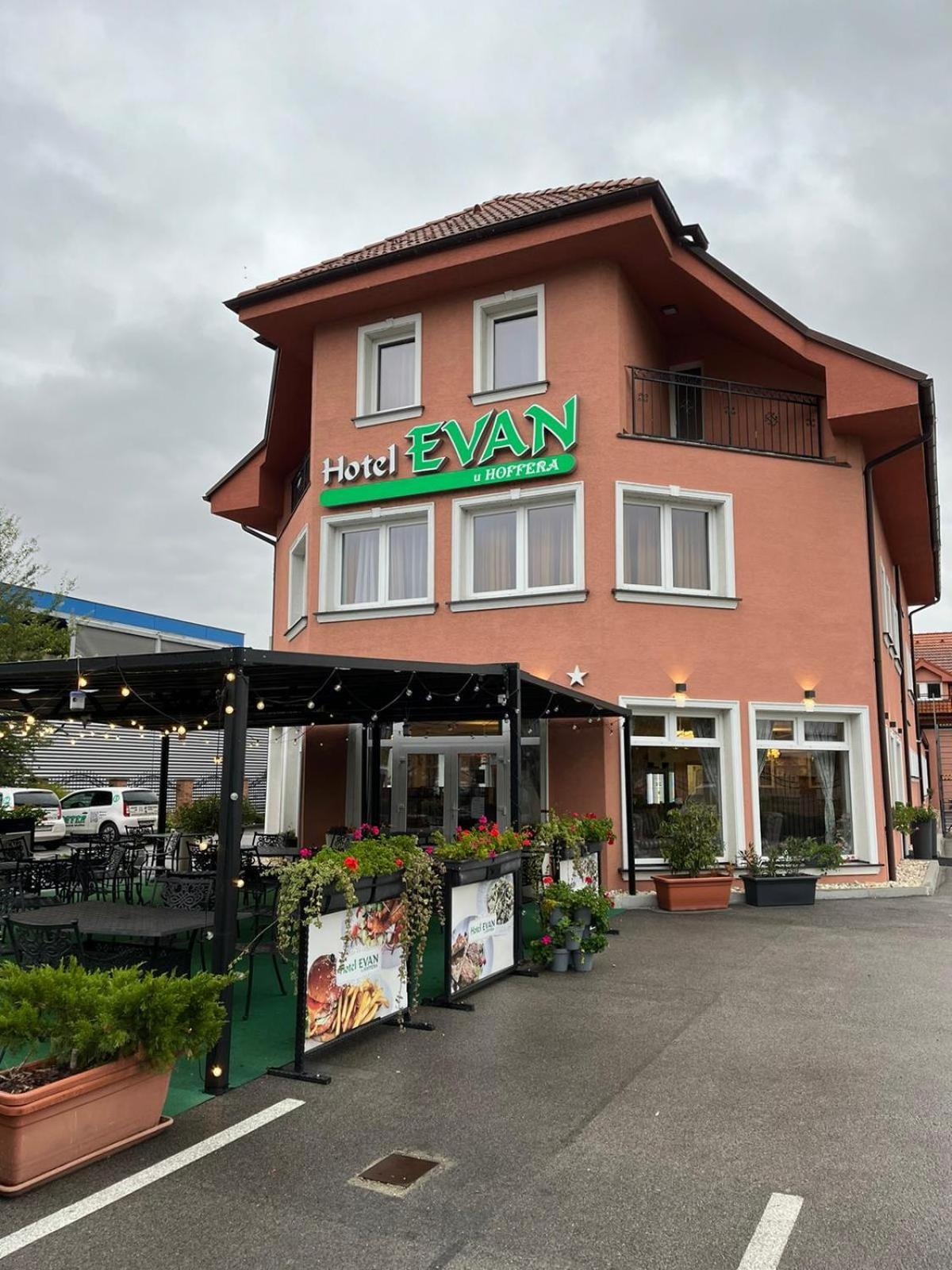Hotel Evan U Hoffera Topolcany Exterior photo